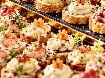 Étagères de bouchées de la formule Cocktail Deluxe